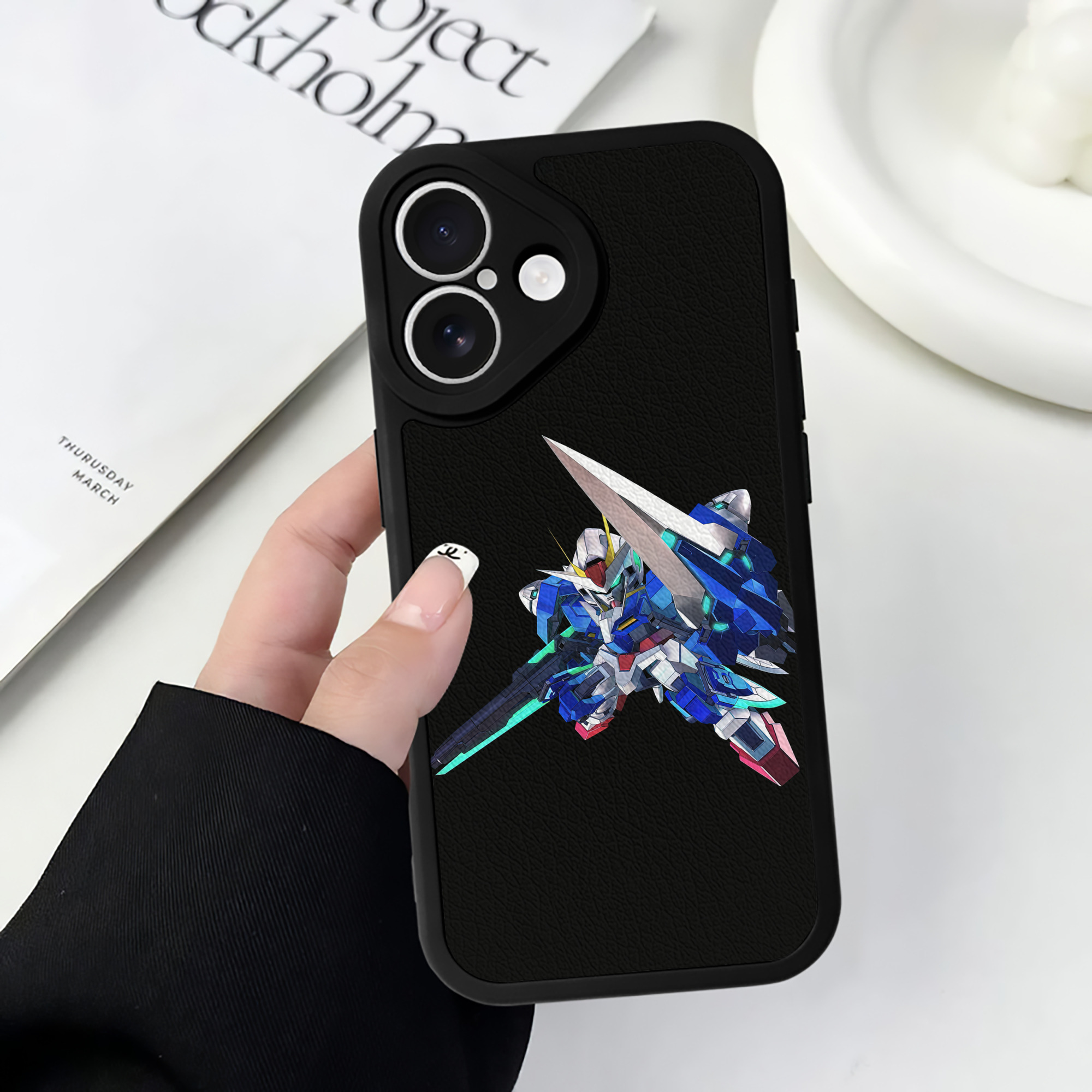 （画像用） 機動戦士ガンダム Mobile Suit Gundam 【iPhone 16シリーズ対応】シリコンスマホケース（レザー調） 材質：シリコン